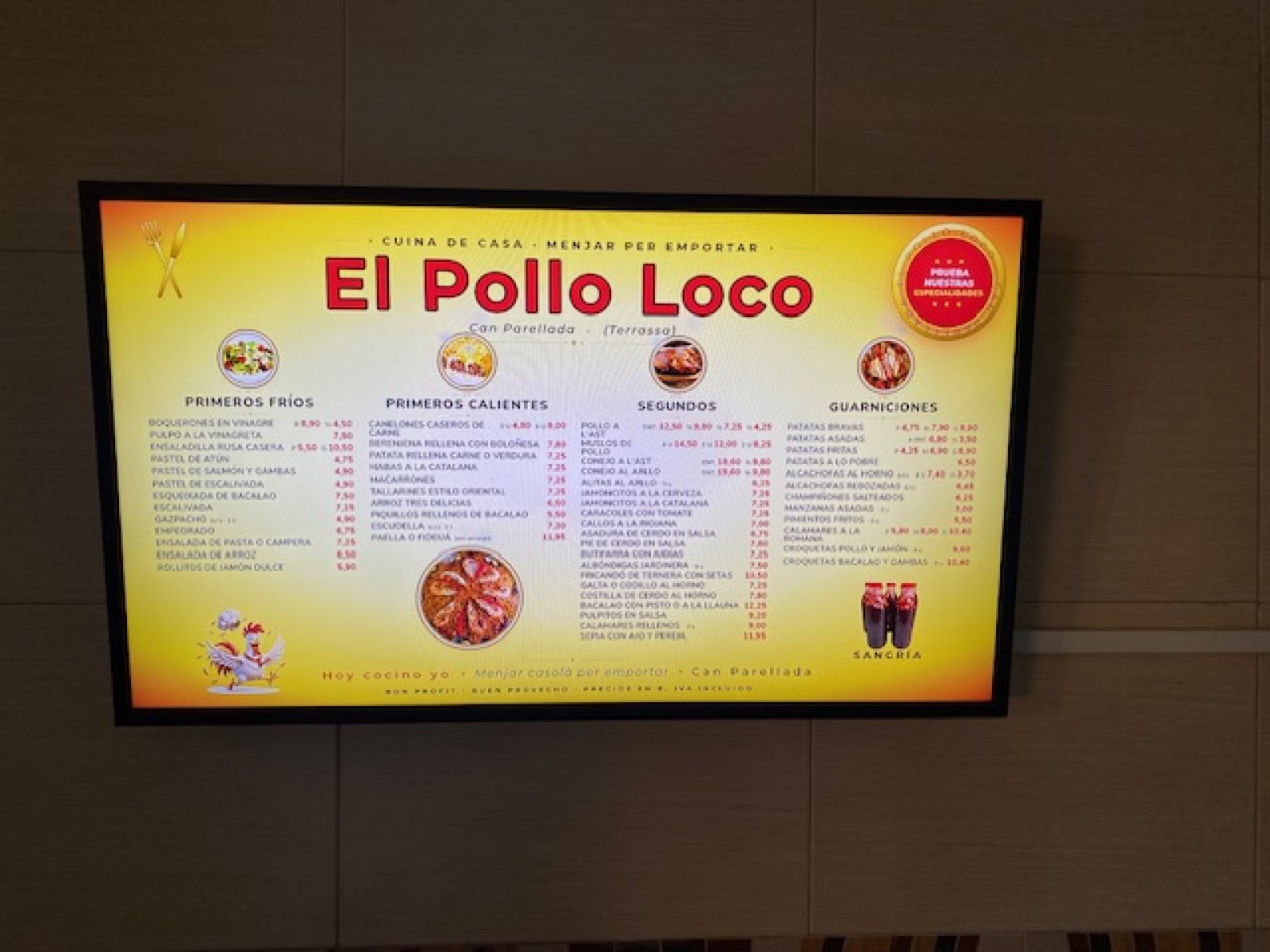 Pantalla horizontal con la carta digital de El Pollo Loco montada en el interior del local